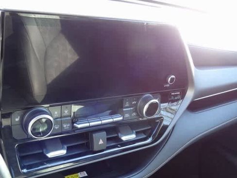 Used 2023 Toyota Highlander Bronze Edition image 9