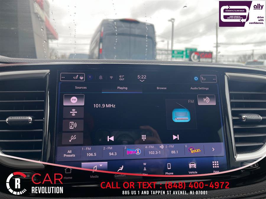 Used 2024 Chrysler Pacifica Limited FWD image 18