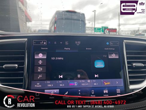 Used 2024 Chrysler Pacifica Limited FWD image 18