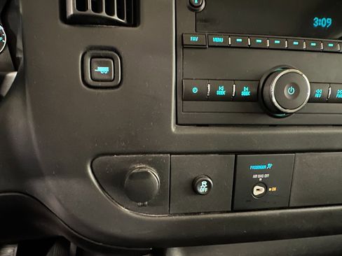 Used 2017 GMC Savana 2500 image 28