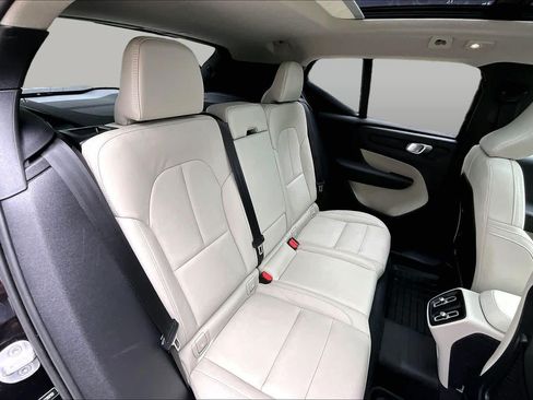 Used 2024 Volvo XC40 B5 Plus w/ Protection Package Premier AWD/4WD image 19