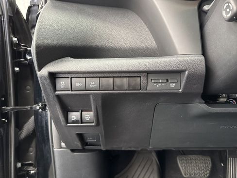 Certified 2025 Toyota Sienna XSE image 35