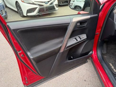 Used 2013 Toyota RAV4 XLE AWD/4WD image 9