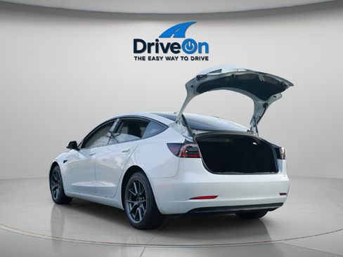 Used 2021 Tesla Model 3 Standard Range Plus RWD image 6
