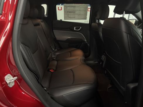 New 2025 Jeep Compass Latitude image 32