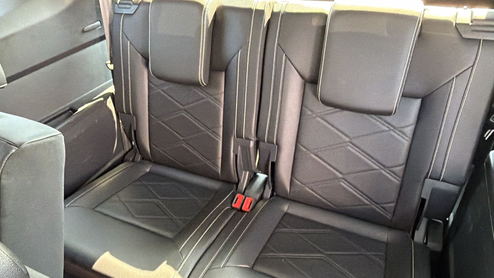 Used 2025 Volkswagen Atlas SE FWD image 25