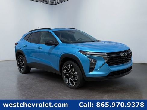 Used 2025 Chevrolet Trax RS FWD image 1