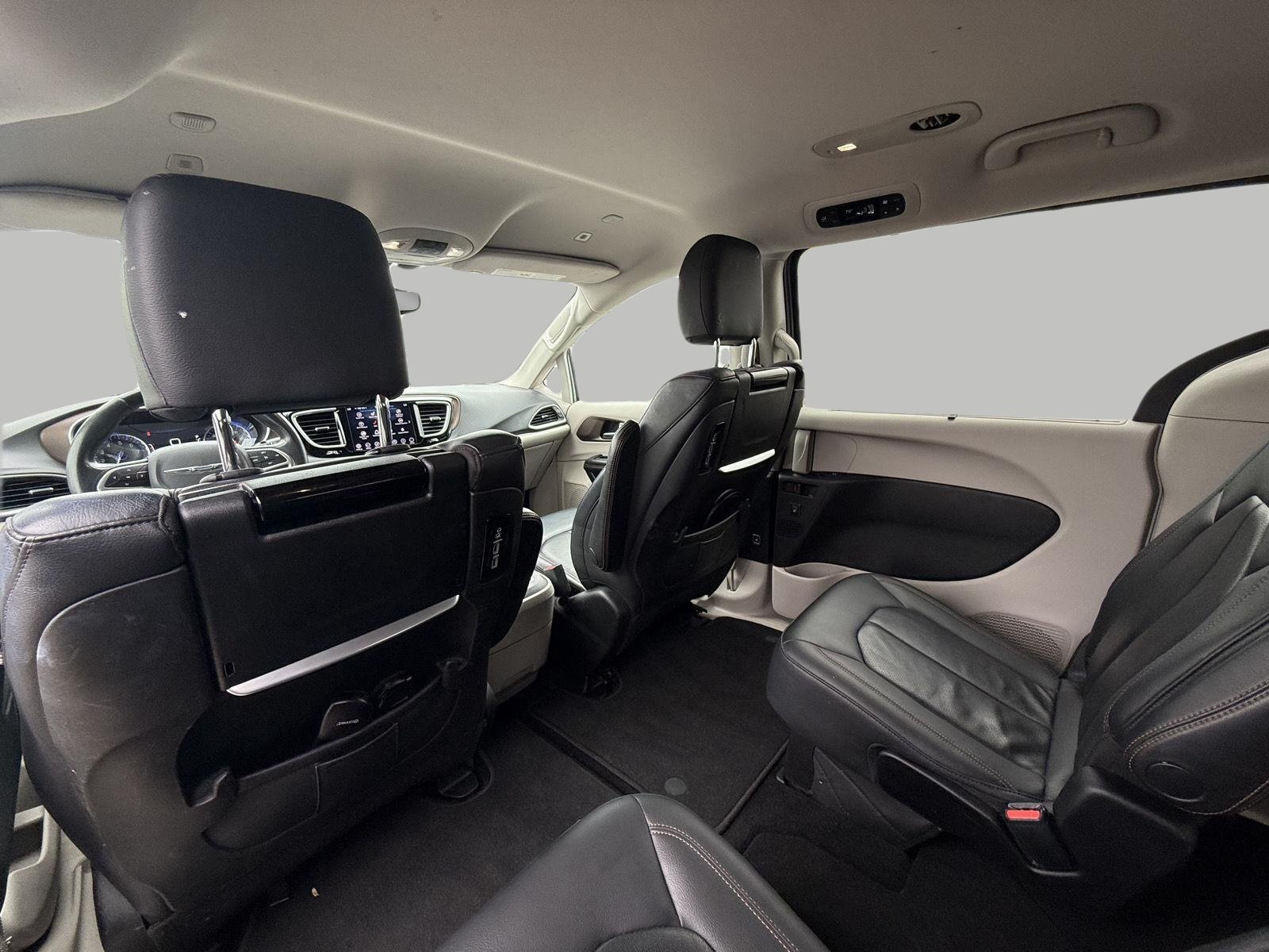 Used 2018 Chrysler Pacifica Touring-L Plus FWD image 29