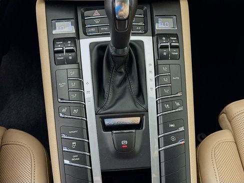 Used 2020 Porsche Macan S image 16