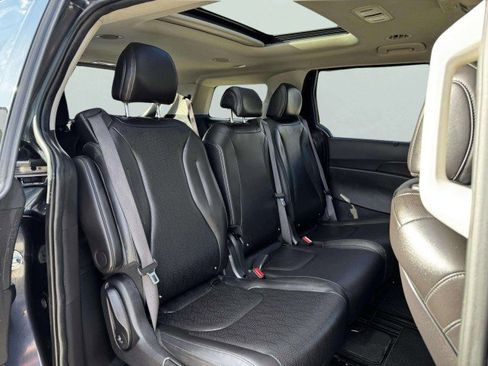 Used 2025 Kia Carnival SX w/ SX Dark Edition Package image 47