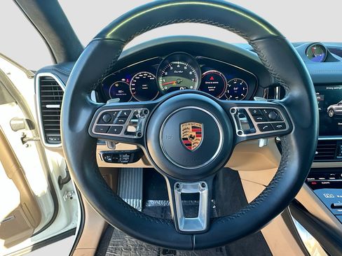 Used 2019 Porsche Cayenne Turbo image 11