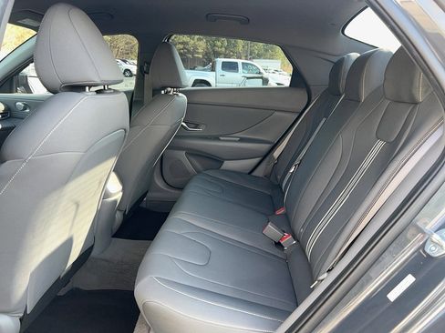 Used 2023 Hyundai Elantra SEL w/ Convenience Package image 26