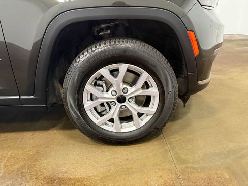 Used 2022 Jeep Grand Cherokee L Limited AWD/4WD image 91
