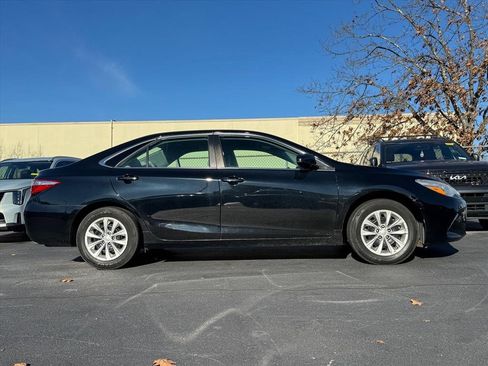 Used 2017 Toyota Camry LE image 2