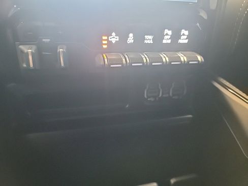 Used 2022 RAM 1500 Limited w/ Body-Colour Bumper Group image 21