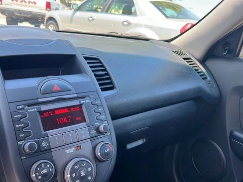 Used 2011 Kia Soul FWD image 11