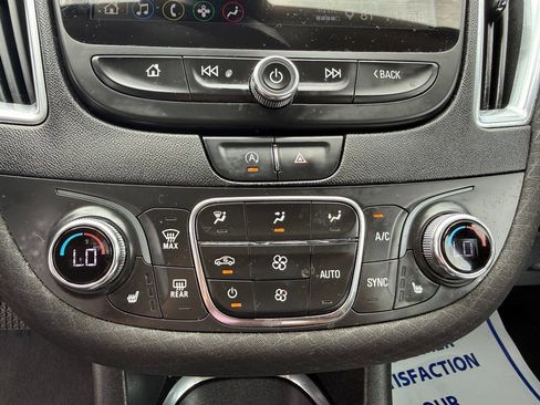 Used 2021 Chevrolet Malibu LT FWD image 24