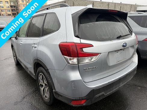 Used 2020 Subaru Forester Premium image 4