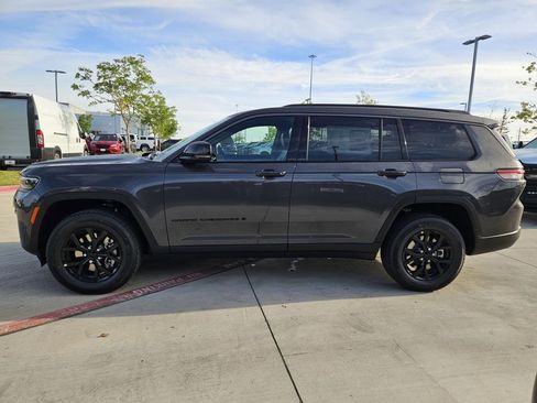 New 2026 Jeep Grand Cherokee L 2WD image 2