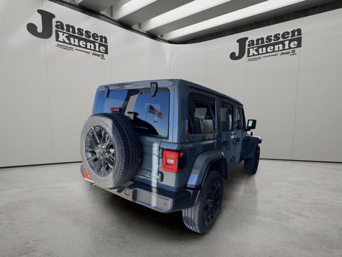Used 2025 Jeep Wrangler Unlimited Sahara w/ Safety Group AWD/4WD image 3