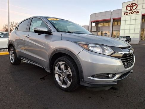 Used 2017 Honda HR-V EX image 2