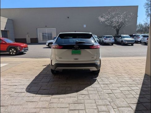 Used 2022 Ford Edge SEL AWD/4WD image 3