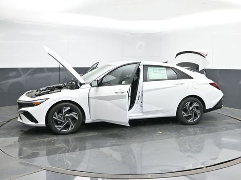 Used 2025 Hyundai Elantra Sport image 28