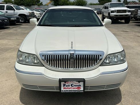 Used 2006 Lincoln Town Car Signature RWD image 8