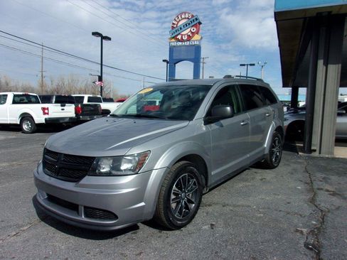 Used 2018 Dodge Journey SE w/ Blacktop Package FWD image 1