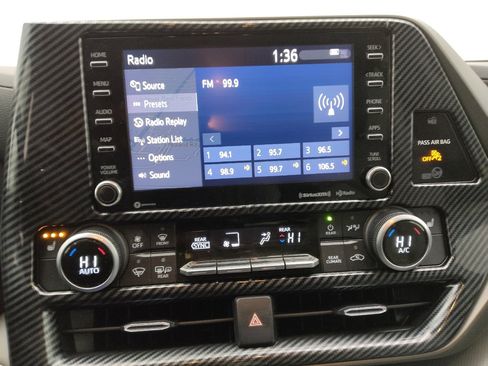 Used 2021 Toyota Highlander XLE image 25