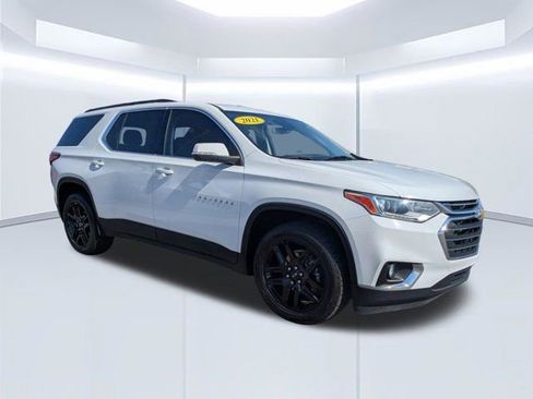 Used 2021 Chevrolet Traverse LT image 2