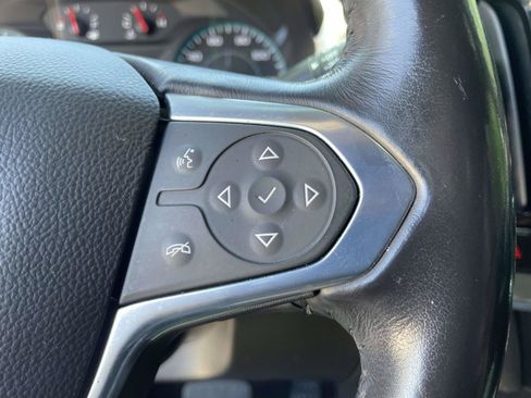 Used 2022 Chevrolet Traverse LT FWD image 8