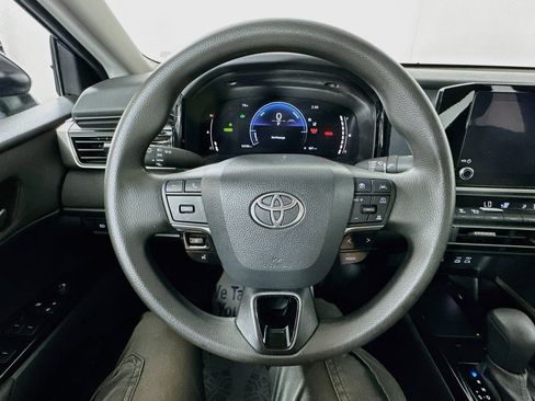 Used 2025 Toyota Camry LE FWD image 11