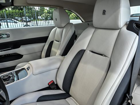 Used 2020 Rolls-Royce Dawn RWD image 26