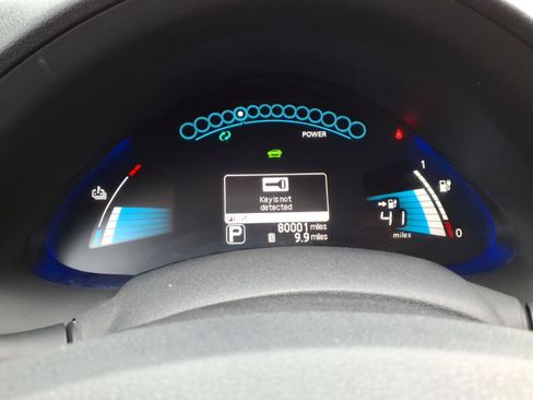 Used 2015 Nissan Leaf S FWD image 31