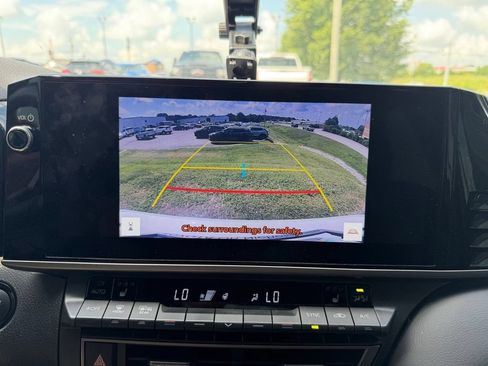 Used 2025 Toyota Camry XSE AWD/4WD image 9