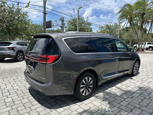 Used 2021 Chrysler Pacifica Limited w/ Uconnect Theater Family Group FWD image 35