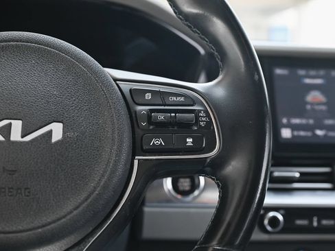 Used 2022 Kia Niro EX FWD image 24