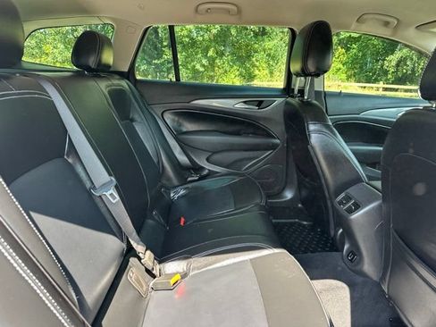 Used 2018 Buick Regal Preferred w/ Sights and Sounds Package AWD/4WD image 17