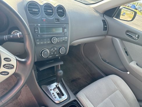 Used 2010 Nissan Altima 2.5 S FWD image 10