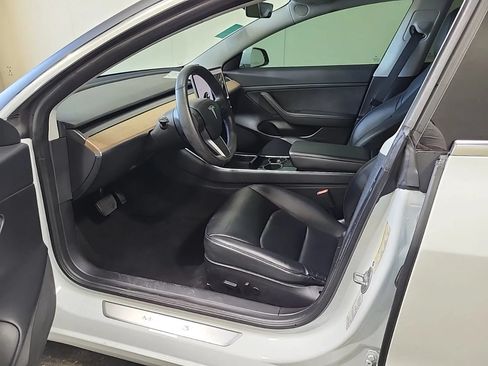 Used 2020 Tesla Model 3 Standard Range Plus RWD image 2