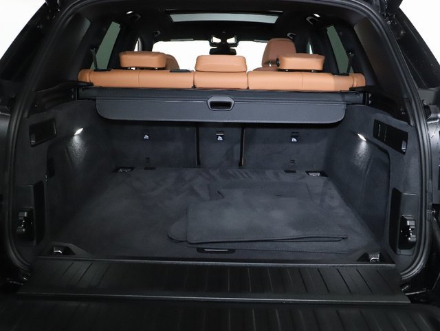 Used 2026 BMW X5 xDrive40i w/ M Sport Package AWD/4WD image 37