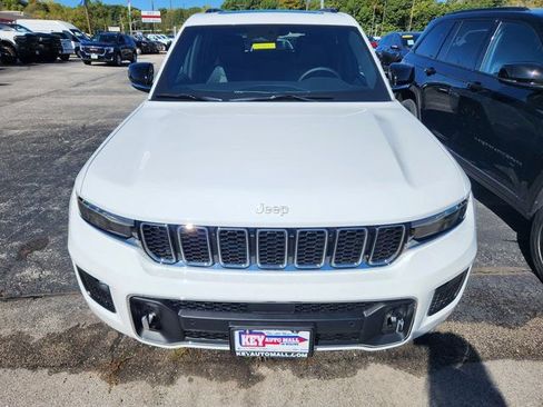 New 2025 Jeep Grand Cherokee Overland w/ Luxury Tech Group IV AWD/4WD image 2