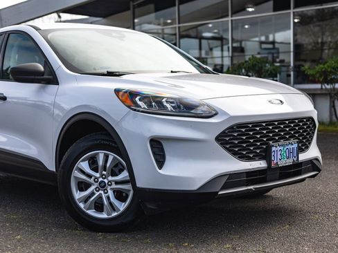 Used 2020 Ford Escape S AWD/4WD image 3