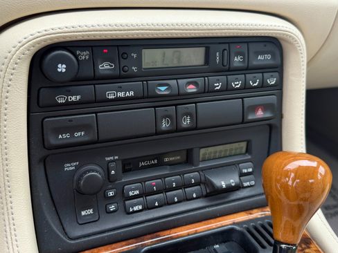 Used 1997 Jaguar XK8 Convertible RWD image 17