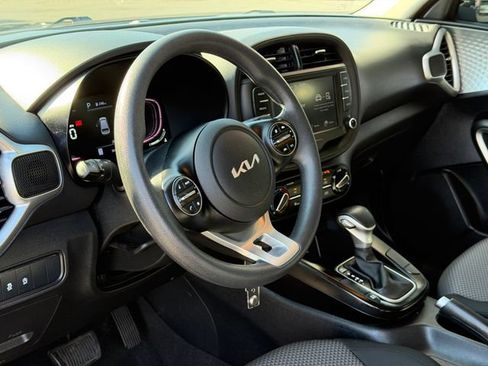 Used 2024 Kia Soul LX FWD image 10