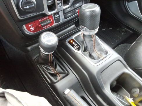 Used 2023 Jeep Gladiator Mojave w/ Cold Weather Group AWD/4WD image 34