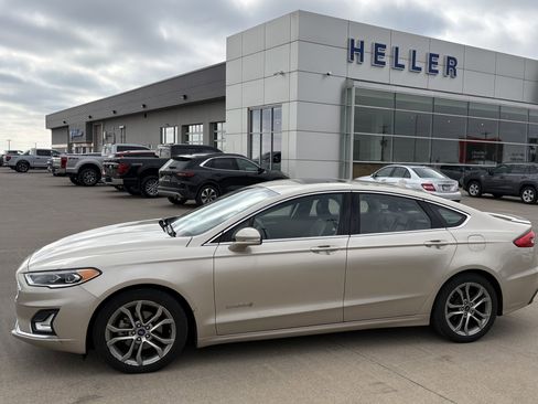 Used 2019 Ford Fusion Titanium image 3