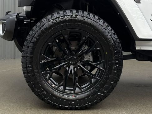 Used 2024 Jeep Wrangler Unlimited Sahara w/ Technology Group AWD/4WD image 10