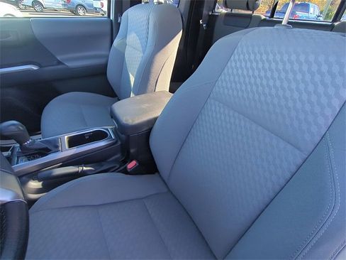 Used 2022 Toyota Tacoma TRD Off-Road image 21